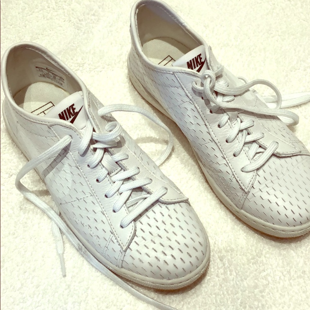 Nike Court Tennis Classic White Sneakers 6 NEW